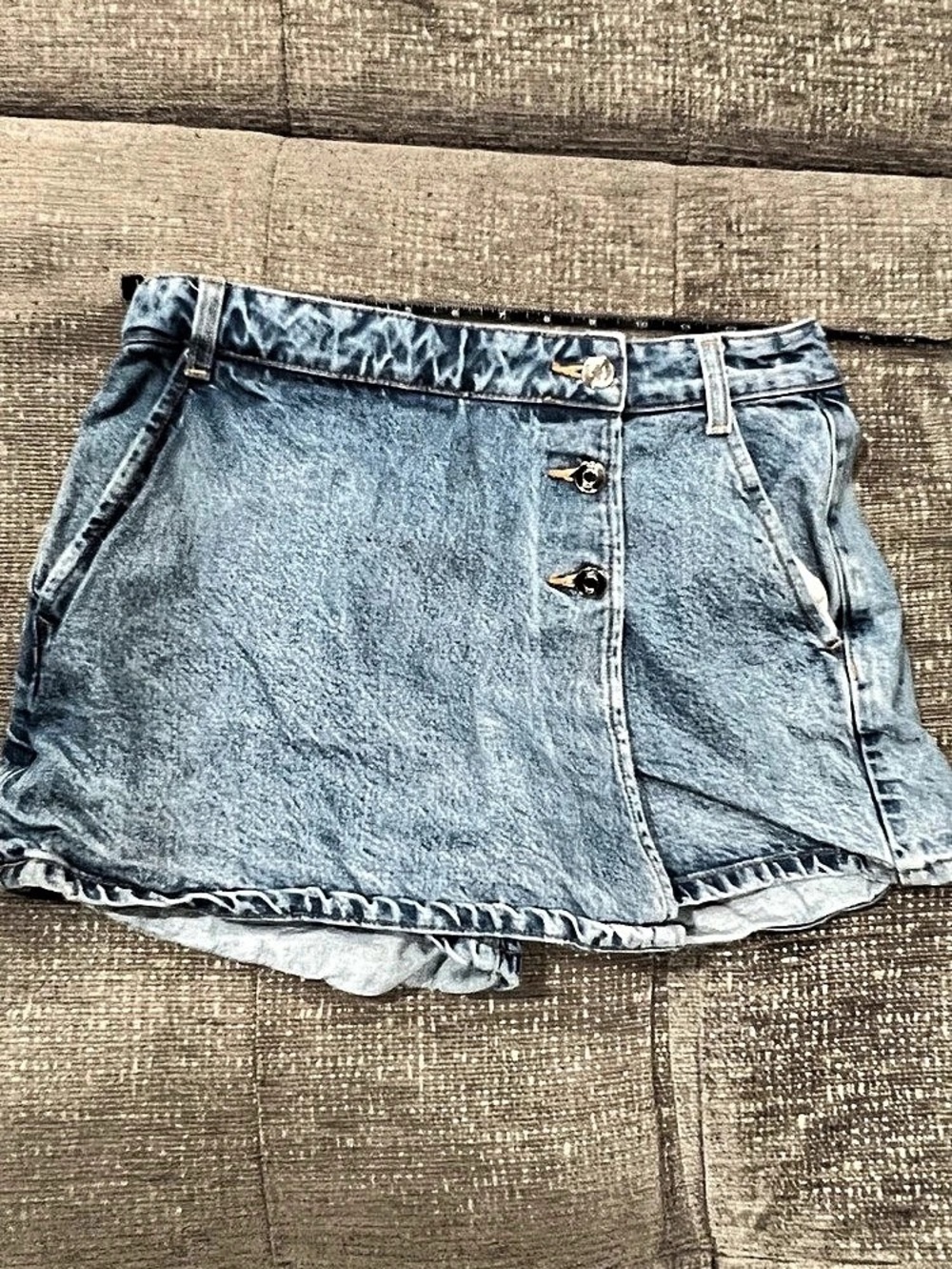 Zara Denim Button-Fly Jean Shorts Size Medium. T20